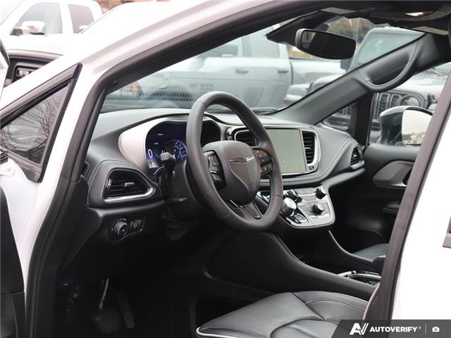 2024 Chrysler Pacifica Hybrid Select (Stk: T8001A) in Hamilton - Image 13 of 27