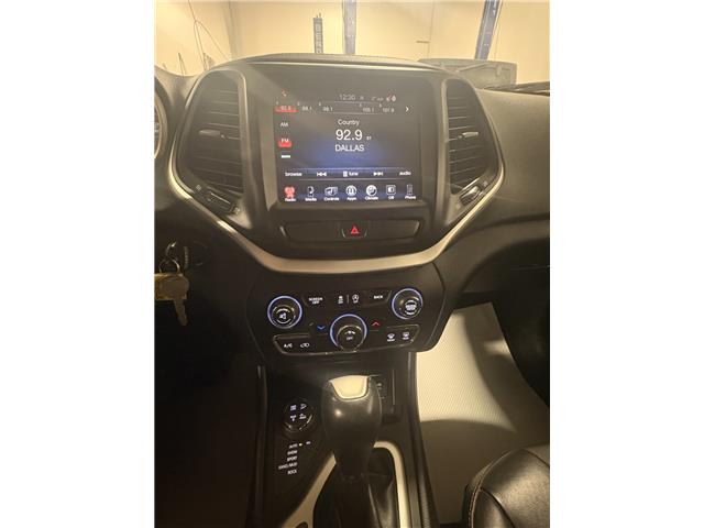 2016 Jeep Cherokee Trailhawk in Saskatoon - Image 13 of 17 2016 Jeep Cherokee Trailhawk in Saskatoon - Image 13 of 17
