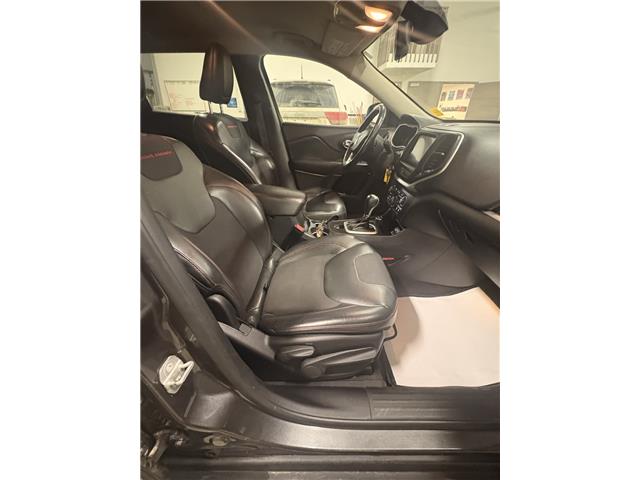 2016 Jeep Cherokee Trailhawk in Saskatoon - Image 15 of 17 2016 Jeep Cherokee Trailhawk in Saskatoon - Image 15 of 17