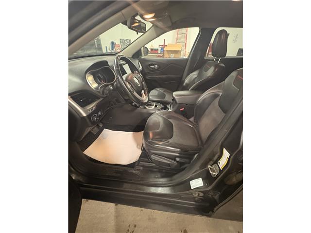 2016 Jeep Cherokee Trailhawk in Saskatoon - Image 11 of 17 2016 Jeep Cherokee Trailhawk in Saskatoon - Image 11 of 17