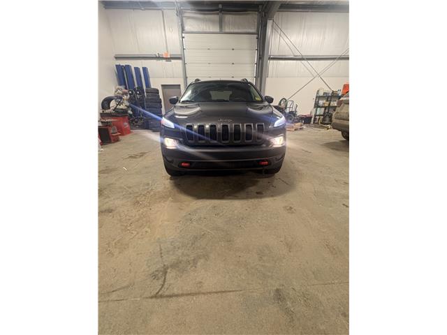 2016 Jeep Cherokee Trailhawk in Saskatoon - Image 3 of 17 2016 Jeep Cherokee Trailhawk in Saskatoon - Image 3 of 17