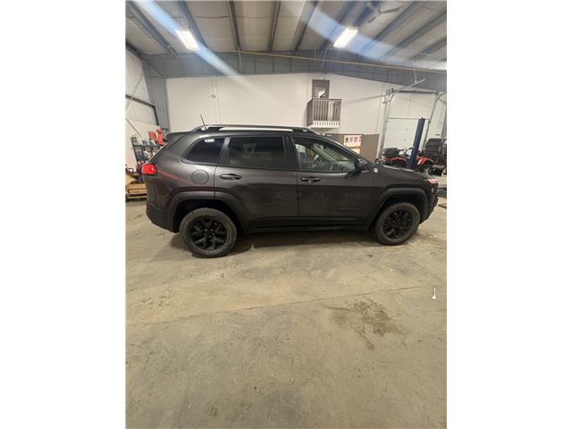 2016 Jeep Cherokee Trailhawk in Saskatoon - Image 9 of 17 2016 Jeep Cherokee Trailhawk in Saskatoon - Image 9 of 17