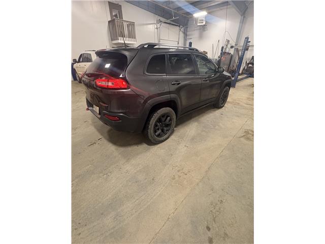 2016 Jeep Cherokee Trailhawk in Saskatoon - Image 8 of 17 2016 Jeep Cherokee Trailhawk in Saskatoon - Image 8 of 17