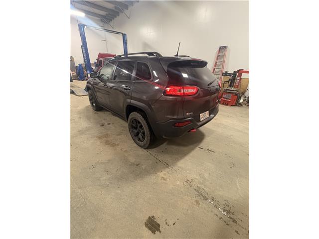 2016 Jeep Cherokee Trailhawk in Saskatoon - Image 6 of 17 2016 Jeep Cherokee Trailhawk in Saskatoon - Image 6 of 17