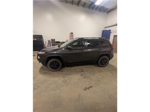 2016 Jeep Cherokee Trailhawk in Saskatoon - Image 5 of 17 2016 Jeep Cherokee Trailhawk in Saskatoon - Image 5 of 17