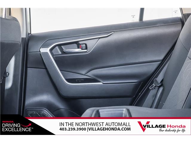 2021 Toyota RAV4 XLE (Stk: B9018) in Calgary - Image 30 of 33