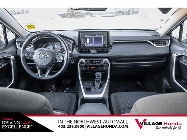 2021 Toyota RAV4 XLE (Stk: B9018) in Calgary - Image 15 of 33