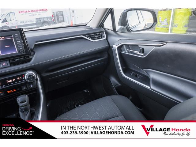 2021 Toyota RAV4 XLE (Stk: B9018) in Calgary - Image 29 of 33