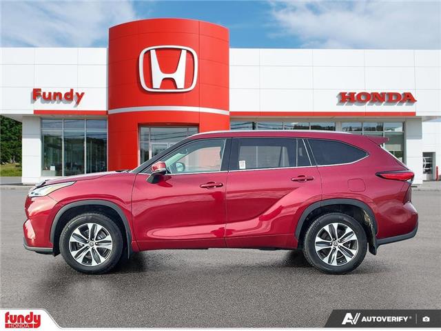 2022 Toyota Highlander XLE (Stk: TL4122) in Saint John - Image 2 of 28