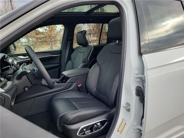 2025 Jeep Grand Cherokee Overland (Stk: 250452) in Windsor - Image 13 of 25