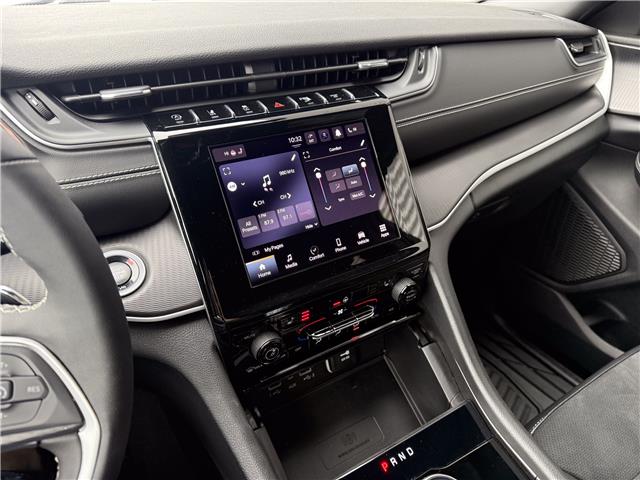 2024 Jeep Grand Cherokee Laredo (Stk: 249923) in London - Image 16 of 26