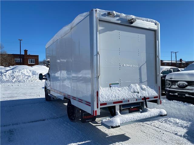 2026 Ford Transit-350 Cutaway Base (Stk: 2600510) in Ottawa - Image 3 of 15