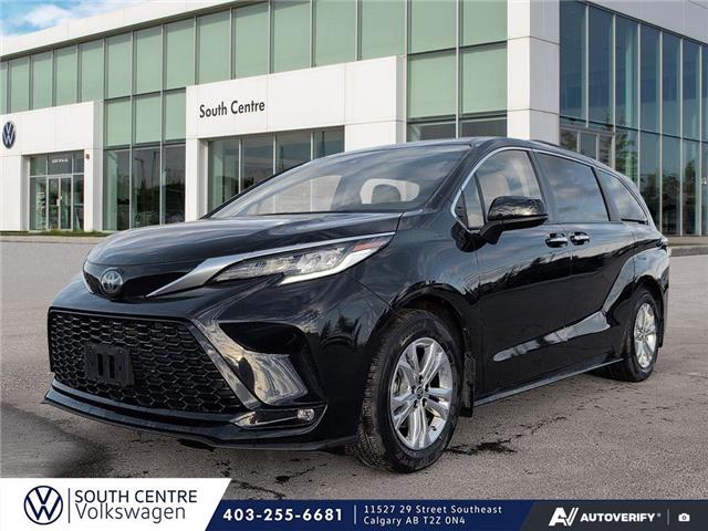 2022 Toyota Sienna XSE 7-Passenger (Stk: SU7702) in Calgary - Image 1 of 24