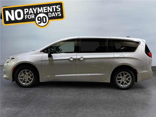 2026 Chrysler Grand Caravan SXT (Stk: 40699) in Lethbridge - Image 2 of 15