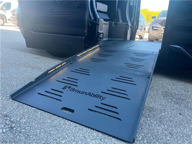 2025 Toyota Sienna XLE 8-Passenger (Stk: MU2392) in London - Image 18 of 18