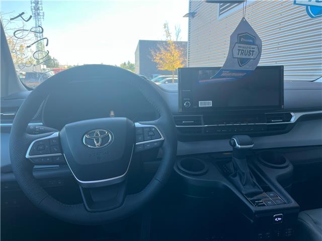 2025 Toyota Sienna XLE 8-Passenger (Stk: MU2392) in London - Image 13 of 18