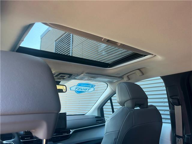 2025 Toyota Sienna XLE 8-Passenger (Stk: MU2392) in London - Image 12 of 18