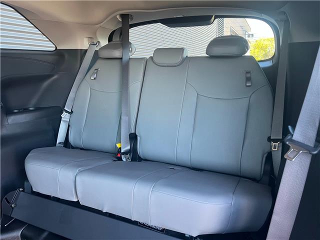 2025 Toyota Sienna XLE 8-Passenger (Stk: MU2392) in London - Image 11 of 18