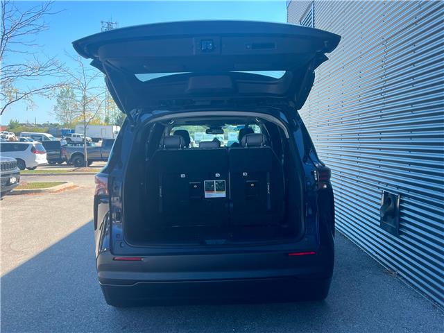 2025 Toyota Sienna XLE 8-Passenger (Stk: MU2392) in London - Image 6 of 18