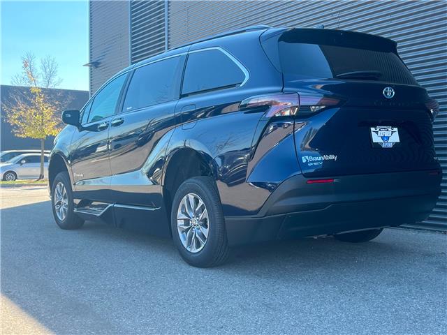 2025 Toyota Sienna XLE 8-Passenger (Stk: MU2392) in London - Image 4 of 18