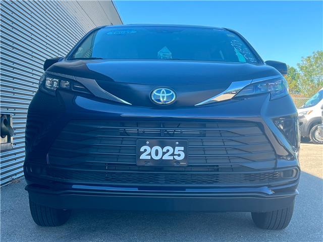 2025 Toyota Sienna XLE 8-Passenger (Stk: MU2392) in London - Image 2 of 18