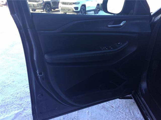 2025 Jeep Grand Cherokee Laredo (Stk: FF075) in Swan River - Image 7 of 19