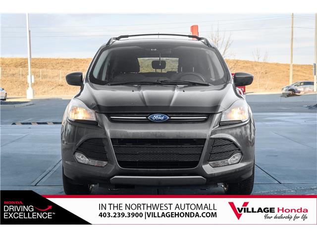 2015 Ford Escape SE (Stk: B9010) in Calgary - Image 3 of 8 2015 Ford Escape SE (Stk: B9010) in Calgary - Image 3 of 8
