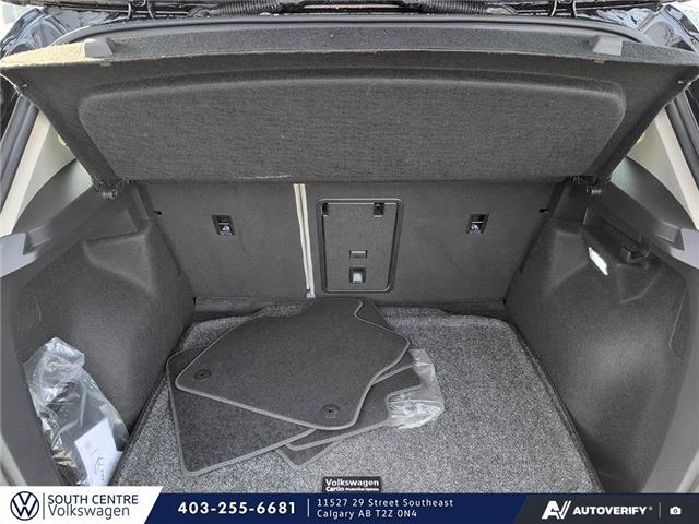 2025 Volkswagen Taos Comfortline (Stk: SU7706) in Calgary - Image 9 of 23