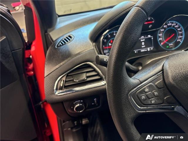 2017 Chevrolet Cruze Hatch LT Auto (Stk: 164842) in London - Image 17 of 26