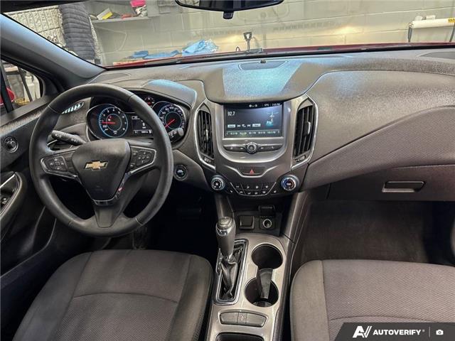 2017 Chevrolet Cruze Hatch LT Auto (Stk: 164842) in London - Image 24 of 26