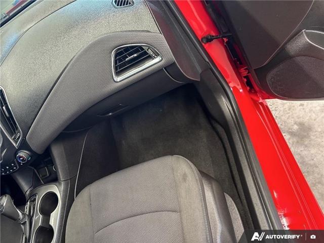 2017 Chevrolet Cruze Hatch LT Auto (Stk: 164842) in London - Image 25 of 26