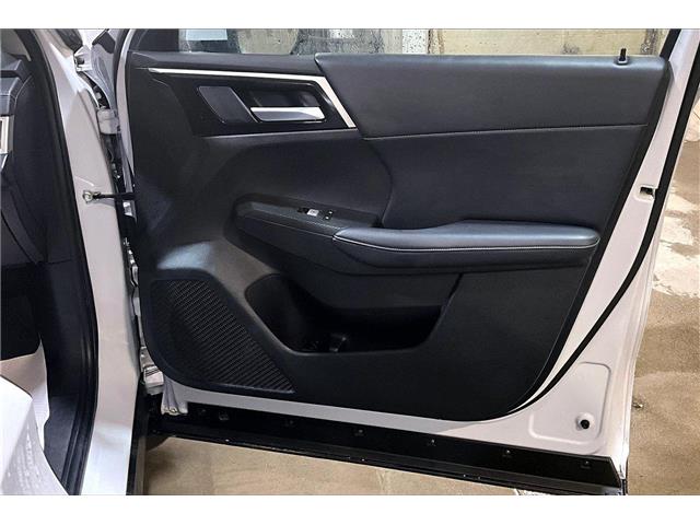 2024 Mitsubishi Outlander Plug-In Hybrid LE (Stk: 25P4194A) in Cranbrook - Image 17 of 29