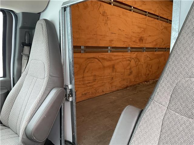 2017 GMC Savana Cutaway 3500 1WT (Stk: 251574) in Ottawa - Image 11 of 24