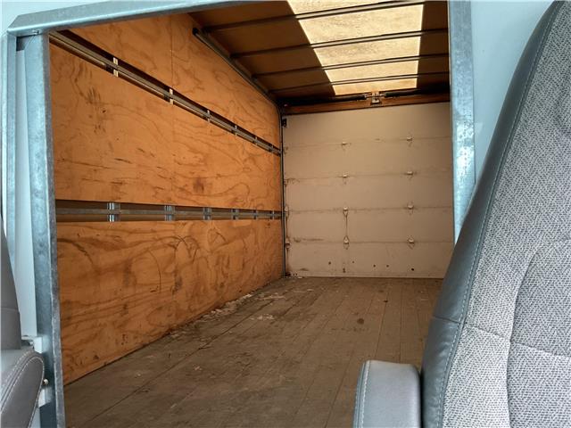 2017 GMC Savana Cutaway 3500 1WT (Stk: 251574) in Ottawa - Image 12 of 24