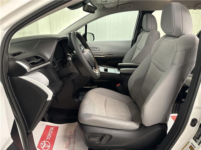 2025 Toyota Sienna LE 8-Passenger (Stk: 11U4320) in Markham - Image 15 of 32
