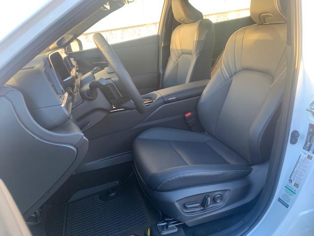 2026 Toyota Crown Signia Limited (Stk: TC042) in Cobourg - Image 2 of 7