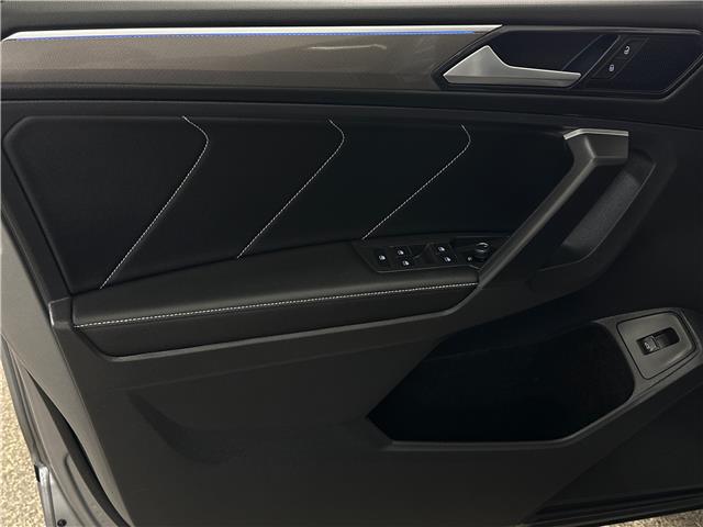 2024 Volkswagen Tiguan Comfortline R-Line Black Edition (Stk: 43425J) in Belleville - Image 14 of 26