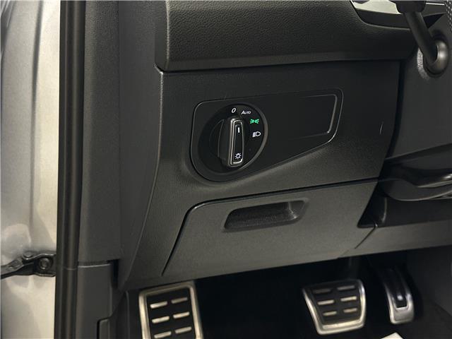 2024 Volkswagen Tiguan Comfortline R-Line Black Edition (Stk: 43425J) in Belleville - Image 15 of 26