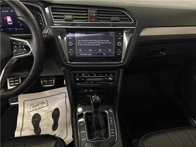 2024 Volkswagen Tiguan Comfortline R-Line Black Edition (Stk: 43425J) in Belleville - Image 17 of 26