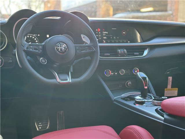 2025 Alfa Romeo Stelvio Base (Stk: 686AR) in Toronto - Image 17 of 24