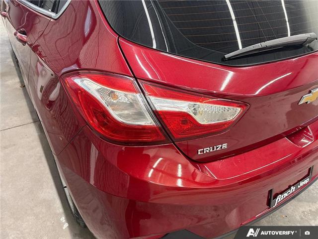 2017 Chevrolet Cruze Hatch LT Auto (Stk: 165000) in London - Image 13 of 26