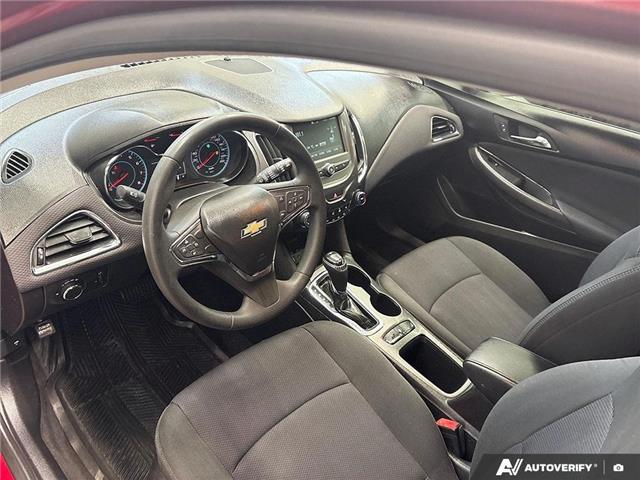 2017 Chevrolet Cruze Hatch LT Auto (Stk: 165000) in London - Image 14 of 26