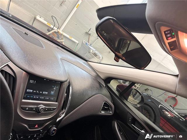 2017 Chevrolet Cruze Hatch LT Auto (Stk: 165000) in London - Image 19 of 26