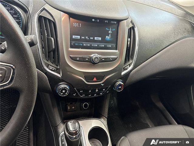 2017 Chevrolet Cruze Hatch LT Auto (Stk: 165000) in London - Image 20 of 26