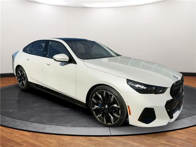 2026 BMW 550e xDrive (Stk: B2608) in Sarnia - Image 2 of 26