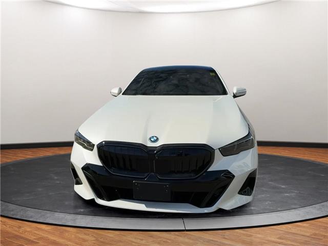 2026 BMW 550e xDrive (Stk: B2608) in Sarnia - Image 3 of 26