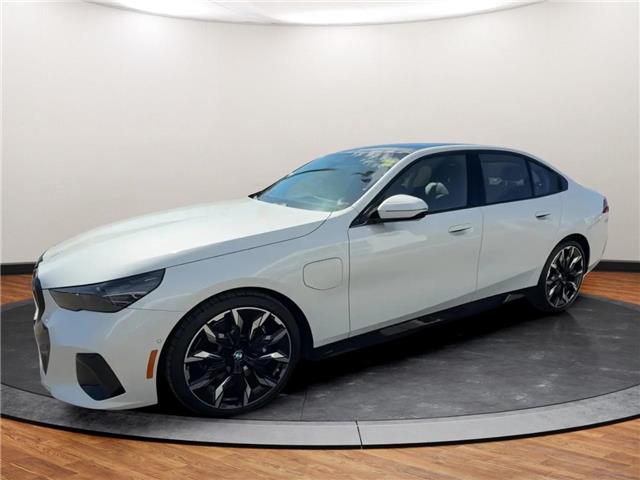 2026 BMW 550e xDrive (Stk: B2608) in Sarnia - Image 4 of 26