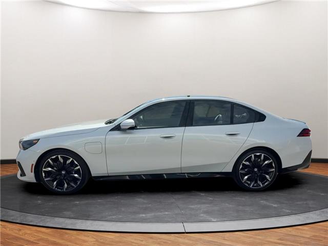 2026 BMW 550e xDrive (Stk: B2608) in Sarnia - Image 5 of 26