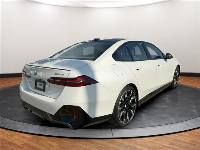 2026 BMW 550e xDrive (Stk: B2608) in Sarnia - Image 8 of 26