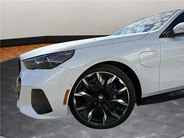 2026 BMW 550e xDrive (Stk: B2608) in Sarnia - Image 10 of 26